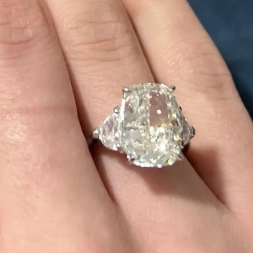 18k 5.5 Cushion Champagne Ring - Picture 3 of 12